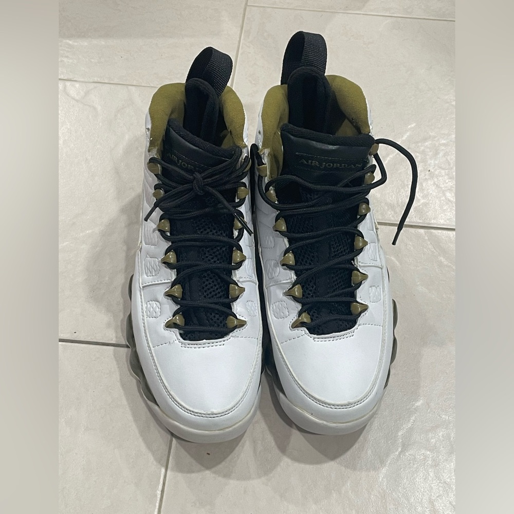 2015 Nike Air Jordan 9 IX Retro Statue 302370-109 Sz 8.5 White Black Green NoBox